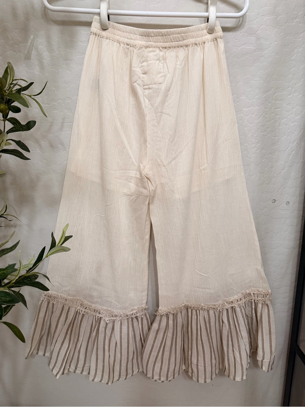 NWT POL Cream Boho Tiered Ruffle Pants - Picture 9 of 10